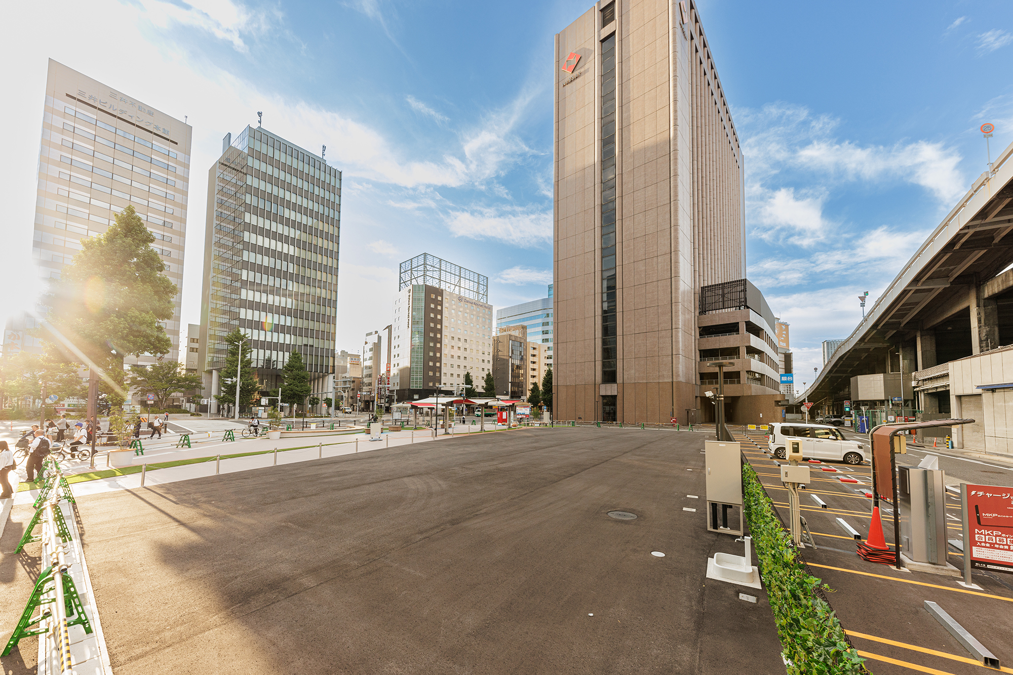 Meieki Parklet Slider 1